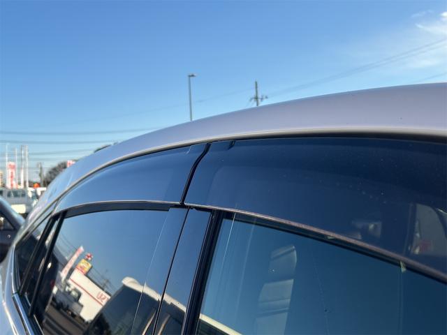 ハリアー エレガンス　ＥＴＣ　バックカメラ　パワーシート　エアロ　ＴＶ　オートライト　アルミホイール　スマートキー　アイドリングストップ　電動格納ミラー　ＣＶＴ　盗難防止システム　衝突安全ボディ　ＣＤ　Ｂｌｕｅｔｏｏｔｈ（35枚目）