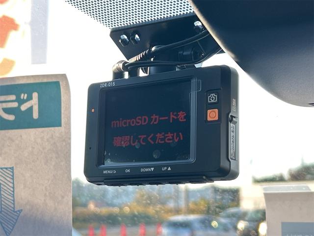 エスクァイア Ｇｉ　プレミアムパッケージ　ドライブレコーダー　ＥＴＣ　バックカメラ　ＴＶ　オートクルーズコントロール　レーンアシスト　衝突被害軽減システム　両側電動スライドドア　オートマチックハイビーム　オートライト　ＬＥＤヘッドランプ（6枚目）