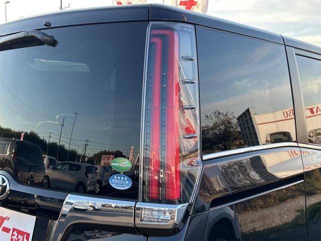 エスクァイア Ｇｉ　プレミアムパッケージ　ドライブレコーダー　ＥＴＣ　バックカメラ　ＴＶ　オートクルーズコントロール　レーンアシスト　衝突被害軽減システム　両側電動スライドドア　オートマチックハイビーム　オートライト　ＬＥＤヘッドランプ（17枚目）