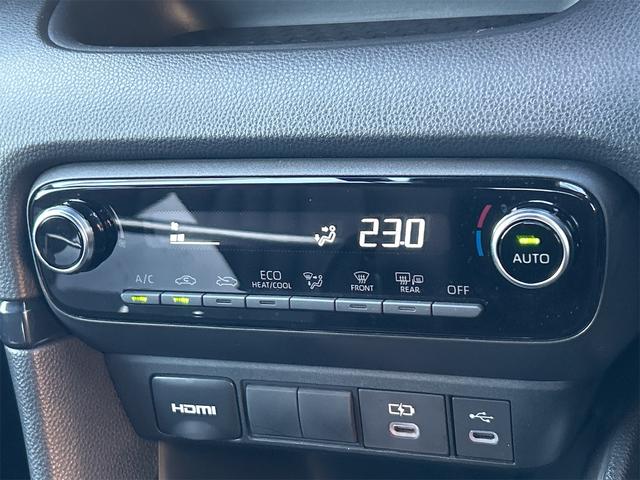 ヤリス Ｇ　ＥＴＣ　バックカメラ　ナビ　ＴＶ　クリアランスソナー　衝突被害軽減システム　オートマチックハイビーム　オートライト　スマートキー　電動格納ミラー　ＣＶＴ　盗難防止システム　衝突安全ボディ　ＡＢＳ（8枚目）