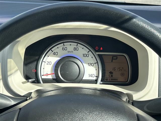 アルト Ｌ　キーレスエントリー　アイドリングストップ　シートヒーター　ＣＶＴ　盗難防止システム　ＡＢＳ　ＥＳＣ　ＣＤ　ミュージックプレイヤー接続可　衝突安全ボディ　エアコン　パワーステアリング　パワーウィンドウ（4枚目）