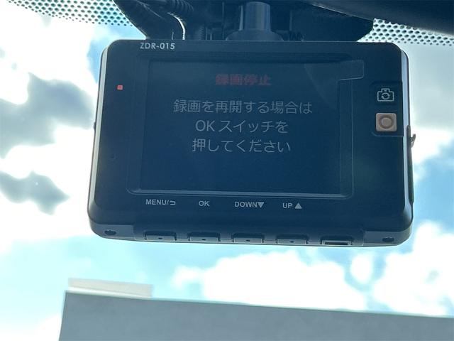 プリウス Ｓマイコーデ　ドライブレコーダー　ＥＴＣ　バックカメラ　ナビ　ＴＶ　アルミホイール　オートライト　ＨＩＤ　ＣＶＴ　スマートキー　電動格納ミラー　盗難防止システム　ＣＤ　Ｂｌｕｅｔｏｏｔｈ　衝突安全ボディ　ＡＢＳ（7枚目）