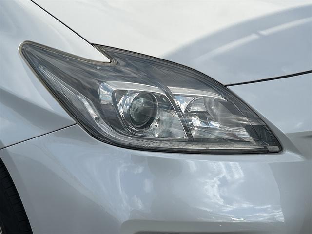 プリウス Ｓマイコーデ　ドライブレコーダー　ＥＴＣ　バックカメラ　ナビ　ＴＶ　アルミホイール　オートライト　ＨＩＤ　ＣＶＴ　スマートキー　電動格納ミラー　盗難防止システム　ＣＤ　Ｂｌｕｅｔｏｏｔｈ　衝突安全ボディ　ＡＢＳ（13枚目）