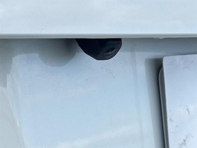 プリウス Ｓマイコーデ　ドライブレコーダー　ＥＴＣ　バックカメラ　ナビ　ＴＶ　アルミホイール　オートライト　ＨＩＤ　ＣＶＴ　スマートキー　電動格納ミラー　盗難防止システム　ＣＤ　Ｂｌｕｅｔｏｏｔｈ　衝突安全ボディ　ＡＢＳ（20枚目）