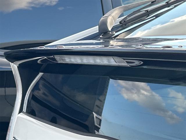 プリウス Ｓマイコーデ　ドライブレコーダー　ＥＴＣ　バックカメラ　ナビ　ＴＶ　アルミホイール　オートライト　ＨＩＤ　ＣＶＴ　スマートキー　電動格納ミラー　盗難防止システム　ＣＤ　Ｂｌｕｅｔｏｏｔｈ　衝突安全ボディ　ＡＢＳ（25枚目）