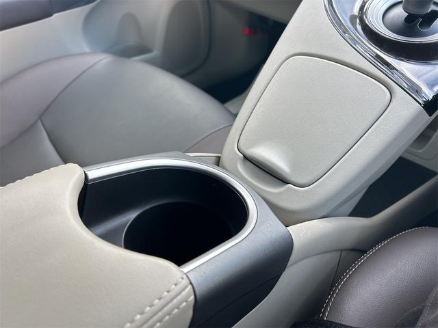 プリウス Ｓマイコーデ　ドライブレコーダー　ＥＴＣ　バックカメラ　ナビ　ＴＶ　アルミホイール　オートライト　ＨＩＤ　ＣＶＴ　スマートキー　電動格納ミラー　盗難防止システム　ＣＤ　Ｂｌｕｅｔｏｏｔｈ　衝突安全ボディ　ＡＢＳ（41枚目）