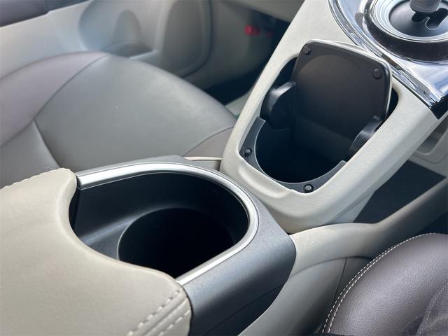 プリウス Ｓマイコーデ　ドライブレコーダー　ＥＴＣ　バックカメラ　ナビ　ＴＶ　アルミホイール　オートライト　ＨＩＤ　ＣＶＴ　スマートキー　電動格納ミラー　盗難防止システム　ＣＤ　Ｂｌｕｅｔｏｏｔｈ　衝突安全ボディ　ＡＢＳ（42枚目）