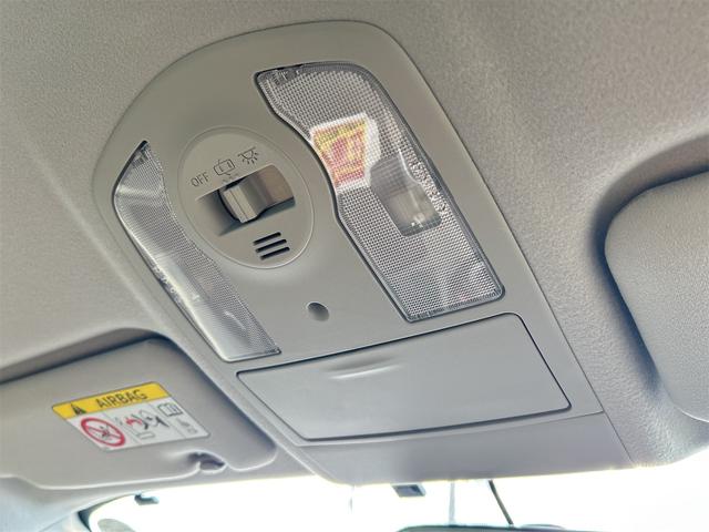 プリウス Ｓマイコーデ　ドライブレコーダー　ＥＴＣ　バックカメラ　ナビ　ＴＶ　アルミホイール　オートライト　ＨＩＤ　ＣＶＴ　スマートキー　電動格納ミラー　盗難防止システム　ＣＤ　Ｂｌｕｅｔｏｏｔｈ　衝突安全ボディ　ＡＢＳ（47枚目）