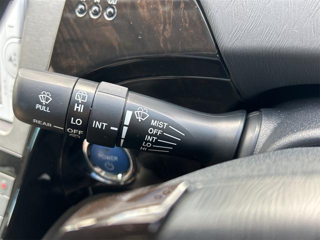 プリウス Ｓマイコーデ　ドライブレコーダー　ＥＴＣ　バックカメラ　ナビ　ＴＶ　アルミホイール　オートライト　ＨＩＤ　ＣＶＴ　スマートキー　電動格納ミラー　盗難防止システム　ＣＤ　Ｂｌｕｅｔｏｏｔｈ　衝突安全ボディ　ＡＢＳ（51枚目）