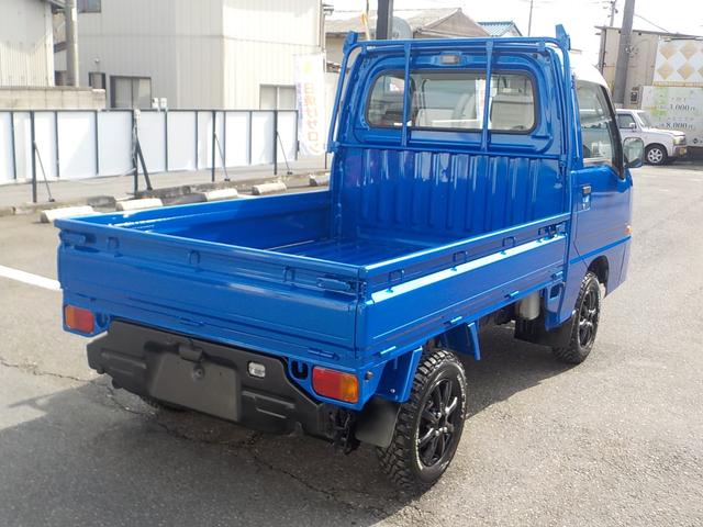 サンバートラック 　ＷＲブルーリミテッド特別仕様カラーオールペイント済み　４ＷＤ　オートマ　エアコン　パワステ　１２インチアルミホイール　新品マッドタイヤ　スバル製サンバー最終型（7枚目）