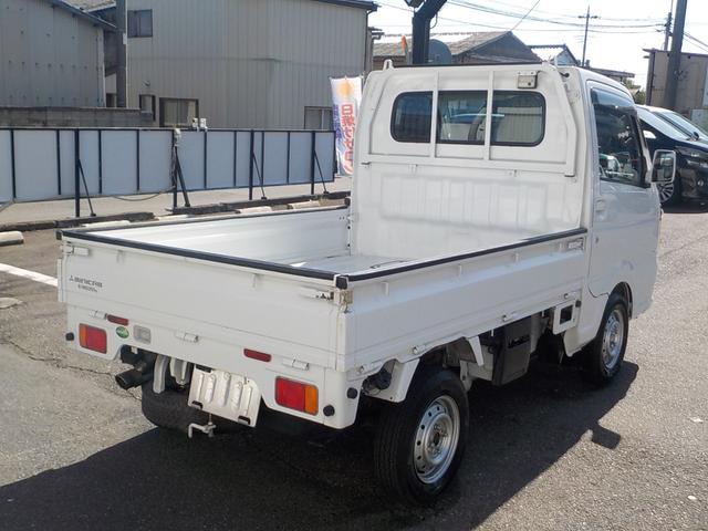 ミニキャブトラック Ｇ　２ＷＤ　５ＭＴ　エアコン　パワステ　パワーウィンドウ　エアバック　キーレス　集中ドアロック　フォグランプ　メッキパーツ　バックモニター　ゲートプロテクター　テールゲートチェーン（6枚目）