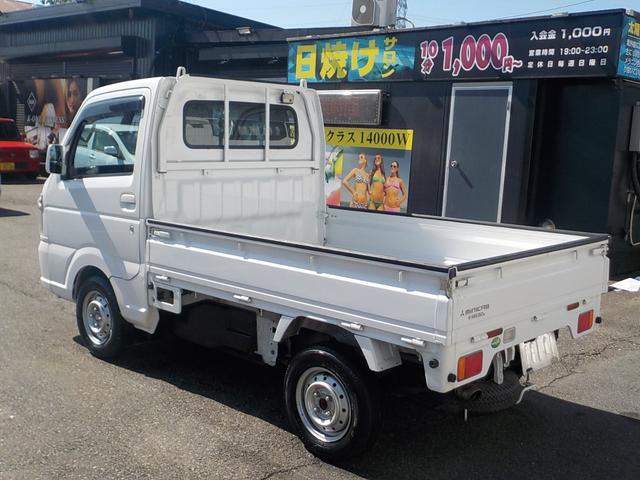 ミニキャブトラック Ｇ　２ＷＤ　５ＭＴ　エアコン　パワステ　パワーウィンドウ　エアバック　キーレス　集中ドアロック　フォグランプ　メッキパーツ　バックモニター　ゲートプロテクター　テールゲートチェーン（7枚目）