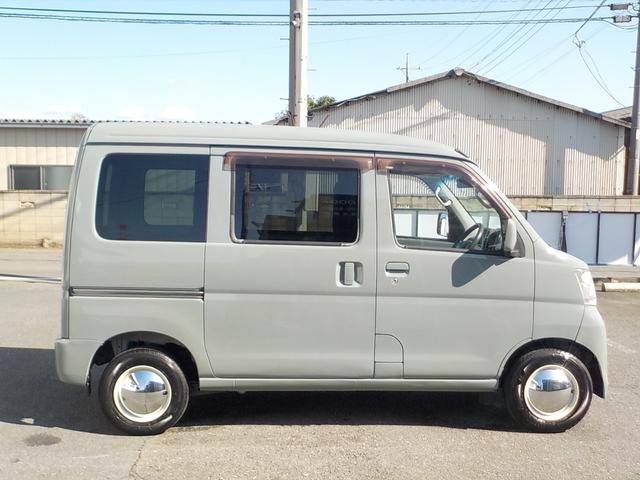 ハイゼットカーゴ デラックスリミテッド　２ＷＤ　５ＭＴ　フル装備　新品１２インチベンプラホイールキャップ　アーバンカーキオールペイント済み（3枚目）