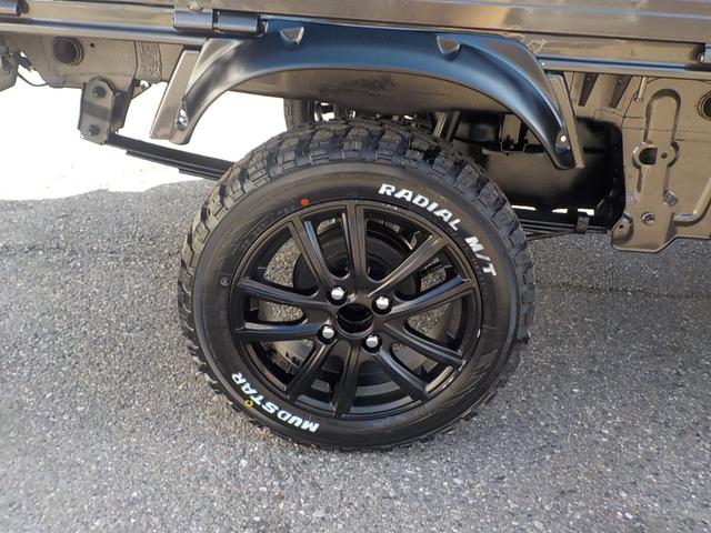キャリイトラック KC 4WD エアコン パワステ 2インチリフトアップ 14インチアルミホイール・新品マッドタイヤ 社外マフラー LEDテール・バックランプ 革調シートカバー コンビステアリング アイライン(11枚目)
