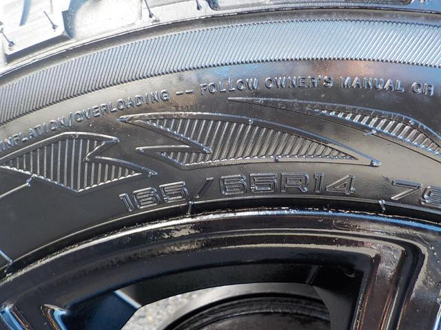 キャリイトラック KC 4WD エアコン パワステ 2インチリフトアップ 14インチアルミホイール・新品マッドタイヤ 社外マフラー LEDテール・バックランプ 革調シートカバー コンビステアリング アイライン(14枚目)