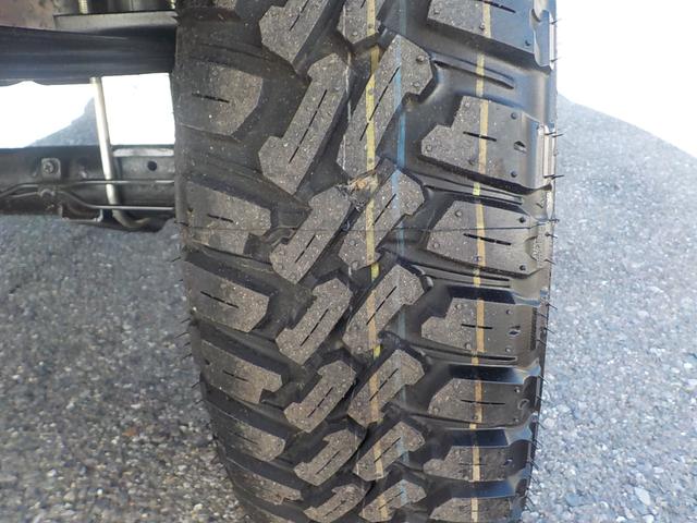 キャリイトラック KC 4WD エアコン パワステ 2インチリフトアップ 14インチアルミホイール・新品マッドタイヤ 社外マフラー LEDテール・バックランプ 革調シートカバー コンビステアリング アイライン(16枚目)