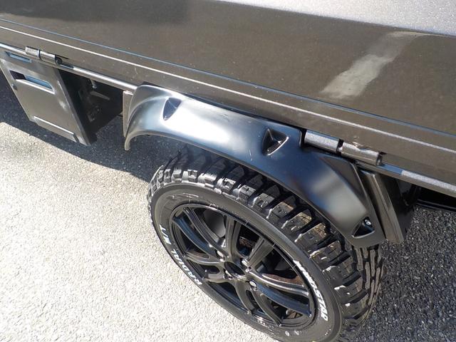 キャリイトラック KC 4WD エアコン パワステ 2インチリフトアップ 14インチアルミホイール・新品マッドタイヤ 社外マフラー LEDテール・バックランプ 革調シートカバー コンビステアリング アイライン(18枚目)