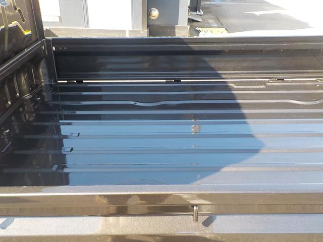 キャリイトラック KC 4WD エアコン パワステ 2インチリフトアップ 14インチアルミホイール・新品マッドタイヤ 社外マフラー LEDテール・バックランプ 革調シートカバー コンビステアリング アイライン(20枚目)