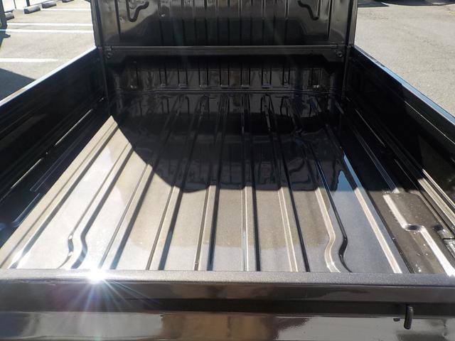 キャリイトラック KC 4WD エアコン パワステ 2インチリフトアップ 14インチアルミホイール・新品マッドタイヤ 社外マフラー LEDテール・バックランプ 革調シートカバー コンビステアリング アイライン(21枚目)