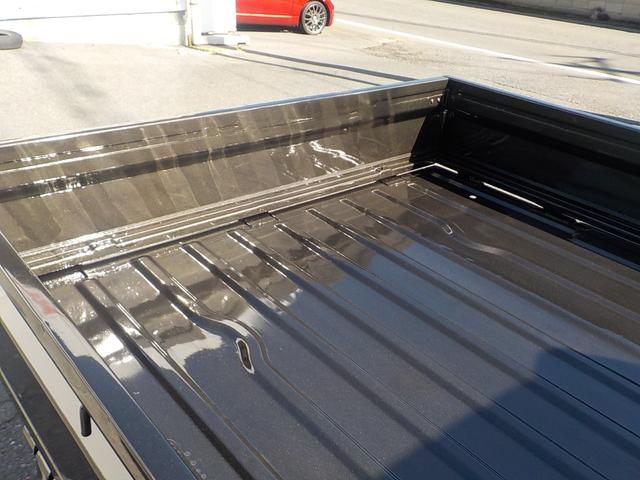 キャリイトラック KC 4WD エアコン パワステ 2インチリフトアップ 14インチアルミホイール・新品マッドタイヤ 社外マフラー LEDテール・バックランプ 革調シートカバー コンビステアリング アイライン(26枚目)