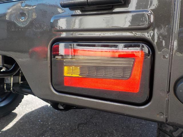 キャリイトラック KC 4WD エアコン パワステ 2インチリフトアップ 14インチアルミホイール・新品マッドタイヤ 社外マフラー LEDテール・バックランプ 革調シートカバー コンビステアリング アイライン(31枚目)