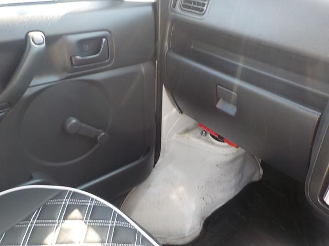 キャリイトラック KC 4WD エアコン パワステ 2インチリフトアップ 14インチアルミホイール・新品マッドタイヤ 社外マフラー LEDテール・バックランプ 革調シートカバー コンビステアリング アイライン(37枚目)