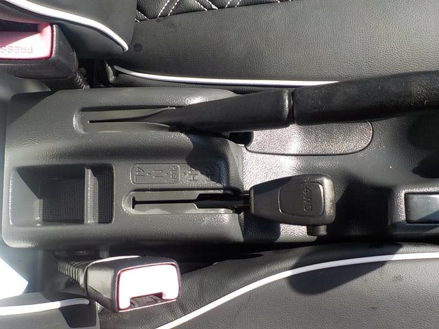 キャリイトラック KC 4WD エアコン パワステ 2インチリフトアップ 14インチアルミホイール・新品マッドタイヤ 社外マフラー LEDテール・バックランプ 革調シートカバー コンビステアリング アイライン(40枚目)