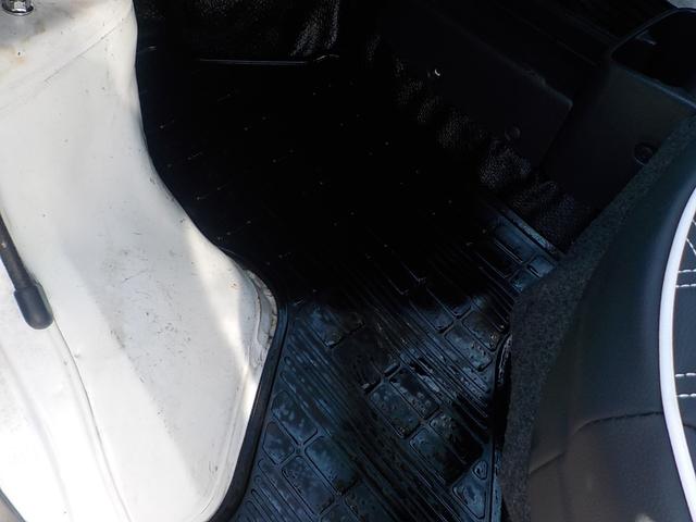 キャリイトラック KC 4WD エアコン パワステ 2インチリフトアップ 14インチアルミホイール・新品マッドタイヤ 社外マフラー LEDテール・バックランプ 革調シートカバー コンビステアリング アイライン(48枚目)