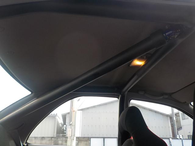 インプレッサ ＷＲＸ　ＳＴｉバージョンＩＩＩ　４ＷＤ　５ＭＴ　車高調　ロールバー　２６０キロスピードメーター　マフラー　ブーストコントローラー　ターボタイマー　追加メーター　１８インチヴォルクレーシングＳＥ３７　５１Ｅホワイトオールペイント済み（38枚目）