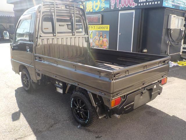 サンバートラック ＴＣ－ＳＣ　ハイルーフ　スーパーチャージャー　５ＭＴ　エアコン　パワステ　パワーウィンドウ　キーレス　集中ドアロック　エアバック　１２インチマッドタイヤ・アルミホイール　チタニウムフラシュマイカオールペイント済み（6枚目）