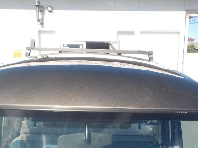 サンバートラック ＴＣ－ＳＣ　ハイルーフ　スーパーチャージャー　５ＭＴ　エアコン　パワステ　パワーウィンドウ　キーレス　集中ドアロック　エアバック　１２インチマッドタイヤ・アルミホイール　チタニウムフラシュマイカオールペイント済み（7枚目）