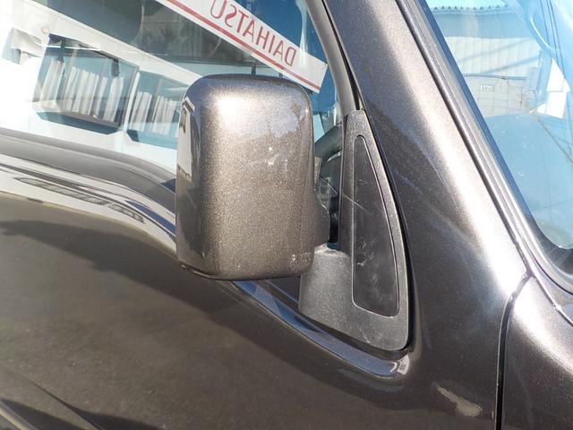 サンバートラック ＴＣ－ＳＣ　ハイルーフ　スーパーチャージャー　５ＭＴ　エアコン　パワステ　パワーウィンドウ　キーレス　集中ドアロック　エアバック　１２インチマッドタイヤ・アルミホイール　チタニウムフラシュマイカオールペイント済み（9枚目）