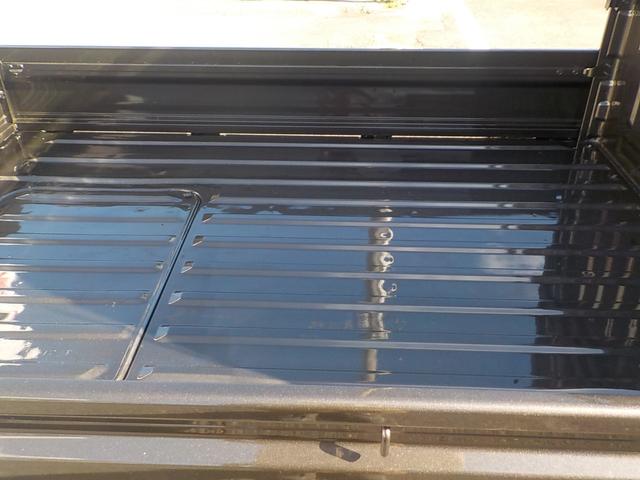 サンバートラック ＴＣ－ＳＣ　ハイルーフ　スーパーチャージャー　５ＭＴ　エアコン　パワステ　パワーウィンドウ　キーレス　集中ドアロック　エアバック　１２インチマッドタイヤ・アルミホイール　チタニウムフラシュマイカオールペイント済み（15枚目）