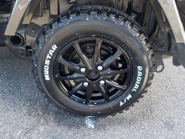 サンバートラック ＴＣ－ＳＣ　ハイルーフ　スーパーチャージャー　５ＭＴ　エアコン　パワステ　パワーウィンドウ　キーレス　集中ドアロック　エアバック　１２インチマッドタイヤ・アルミホイール　チタニウムフラシュマイカオールペイント済み（22枚目）