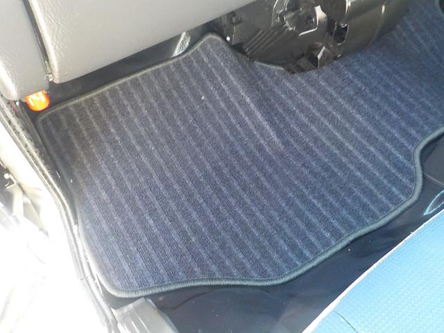 サンバートラック ＴＣ－ＳＣ　ハイルーフ　スーパーチャージャー　５ＭＴ　エアコン　パワステ　パワーウィンドウ　キーレス　集中ドアロック　エアバック　１２インチマッドタイヤ・アルミホイール　チタニウムフラシュマイカオールペイント済み（30枚目）