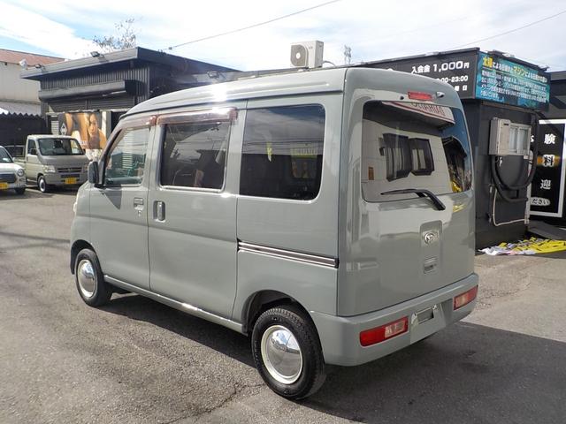 ハイゼットカーゴ ＤＸ　４ＷＤ　オートマ　フル装備　カーナビ　バックモニター　令和７年１１月ウォーターポンプ交換済み　新品１２インチベンプラホイールキャップ　アーバンカーキオールペイント済み（5枚目）