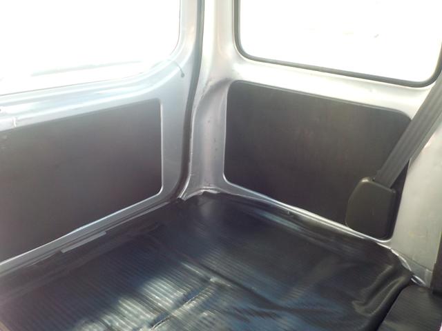 サンバーバン ＶＢ　２ＷＤ　オートマ　エアコン　パワステ　新品１２インチベンプラホイールキャップ　チタニウムフラシュマイカオールペイント済み（28枚目）