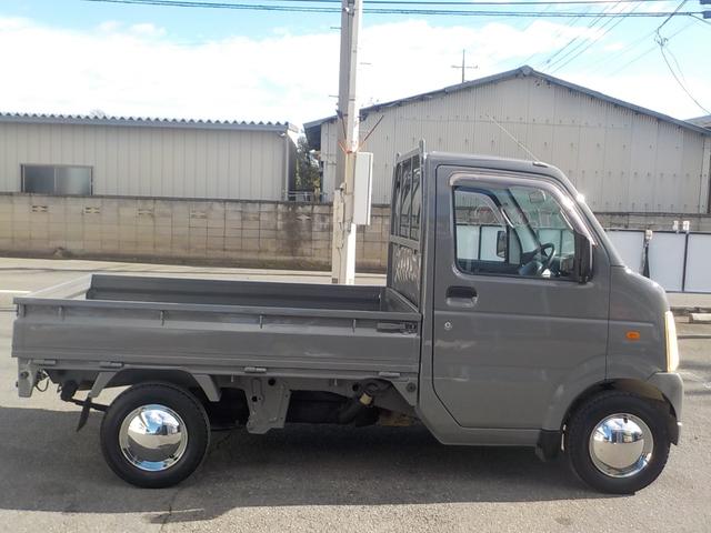 キャリイトラック KC 4WD エアコン パワステ オートマ 新品12インチベンプラホイールキャップ 新品革調シートカバー ミディアムグレーオールペイント済み(3枚目)