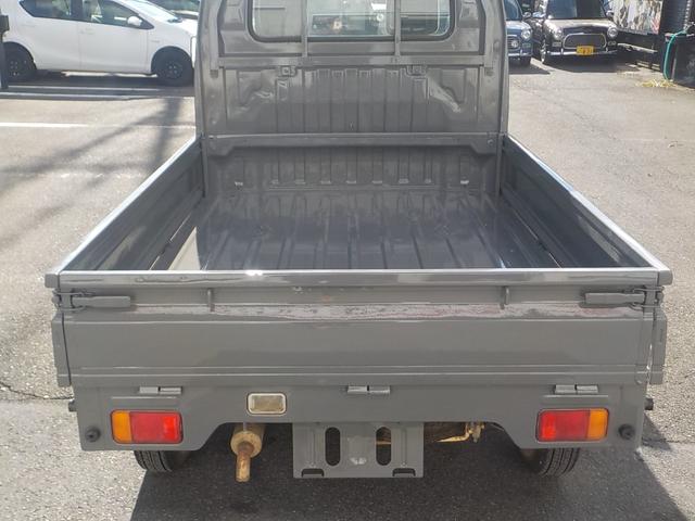 キャリイトラック KC 4WD エアコン パワステ オートマ 新品12インチベンプラホイールキャップ 新品革調シートカバー ミディアムグレーオールペイント済み(7枚目)