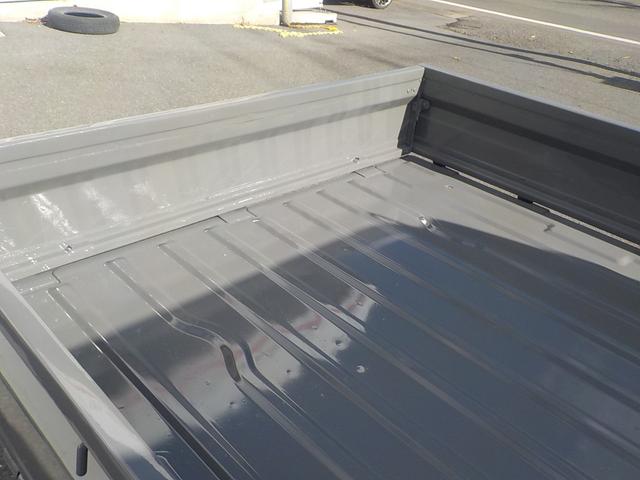 キャリイトラック KC 4WD エアコン パワステ オートマ 新品12インチベンプラホイールキャップ 新品革調シートカバー ミディアムグレーオールペイント済み(10枚目)