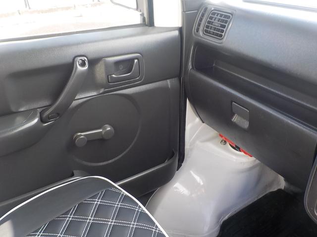 キャリイトラック KC 4WD エアコン パワステ オートマ 新品12インチベンプラホイールキャップ 新品革調シートカバー ミディアムグレーオールペイント済み(11枚目)