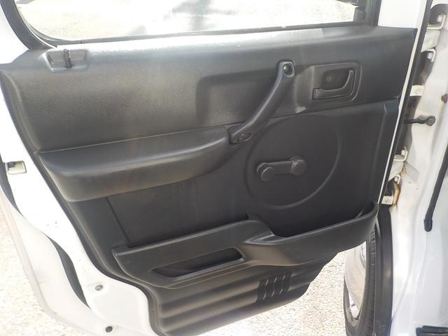 キャリイトラック KC 4WD エアコン パワステ オートマ 新品12インチベンプラホイールキャップ 新品革調シートカバー ミディアムグレーオールペイント済み(16枚目)