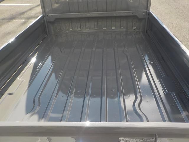 キャリイトラック KC 4WD エアコン パワステ オートマ 新品12インチベンプラホイールキャップ 新品革調シートカバー ミディアムグレーオールペイント済み(19枚目)