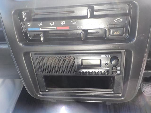 キャリイトラック KC 4WD エアコン パワステ オートマ 新品12インチベンプラホイールキャップ 新品革調シートカバー ミディアムグレーオールペイント済み(27枚目)