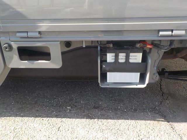 キャリイトラック KC 4WD エアコン パワステ オートマ 新品12インチベンプラホイールキャップ 新品革調シートカバー ミディアムグレーオールペイント済み(28枚目)