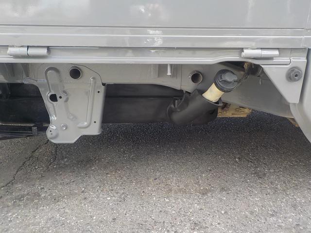 キャリイトラック KC 4WD エアコン パワステ オートマ 新品12インチベンプラホイールキャップ 新品革調シートカバー ミディアムグレーオールペイント済み(33枚目)