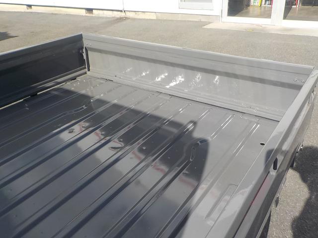 キャリイトラック KC 4WD エアコン パワステ オートマ 新品12インチベンプラホイールキャップ 新品革調シートカバー ミディアムグレーオールペイント済み(36枚目)