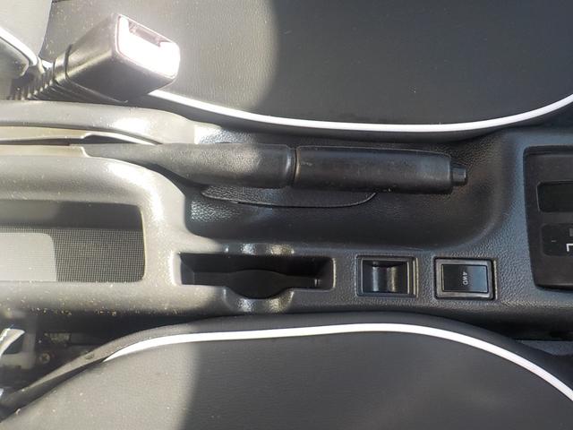 キャリイトラック KC 4WD エアコン パワステ オートマ 新品12インチベンプラホイールキャップ 新品革調シートカバー ミディアムグレーオールペイント済み(37枚目)