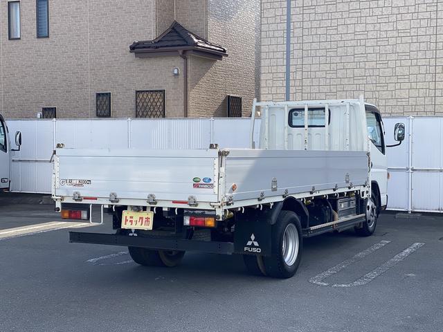 ２ｔ積・平ボディ・標準ロング・アルミブロック・４ＷＤ・ＡＴ　集中ドアロック・左電格ミラー・車線逸脱警報・衝突軽減ブレーキ・アドブルー・車両総重量４９３５ｋｇ・内装クリーニング済(4枚目)