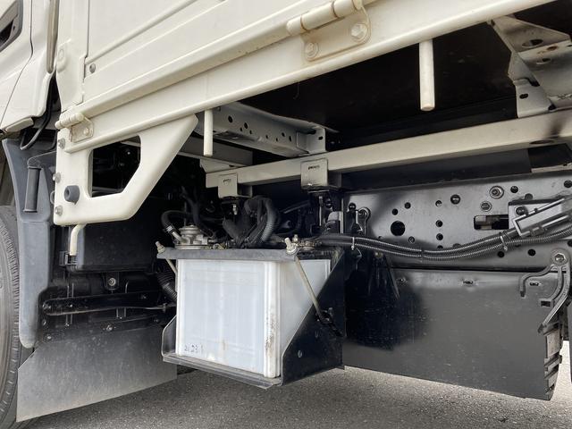 ダイナトラック １ｔ積・平ボディ・垂直パワーゲート６００ｋｇ・４ＷＤ・５ＭＴ　集中ドアロック・左電格ミラー・車両総重量３１６５ｋｇ・内装クリーニング済（21枚目）